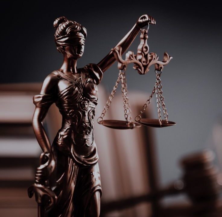 KEGADUHAN PENGACARA DI PENGADILAN: AJANG PANSOS ATAU KRISIS HUKUM?